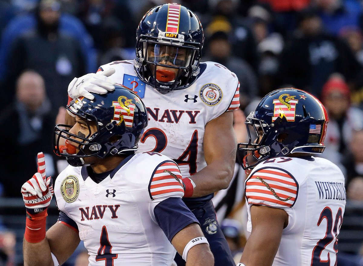 MJmyles83's tweet photo. Extremely blessed and honored to say I received an offer from Navy today #raisethesail ⚓️⚓️ https://t.co/qbvFM1xjM8