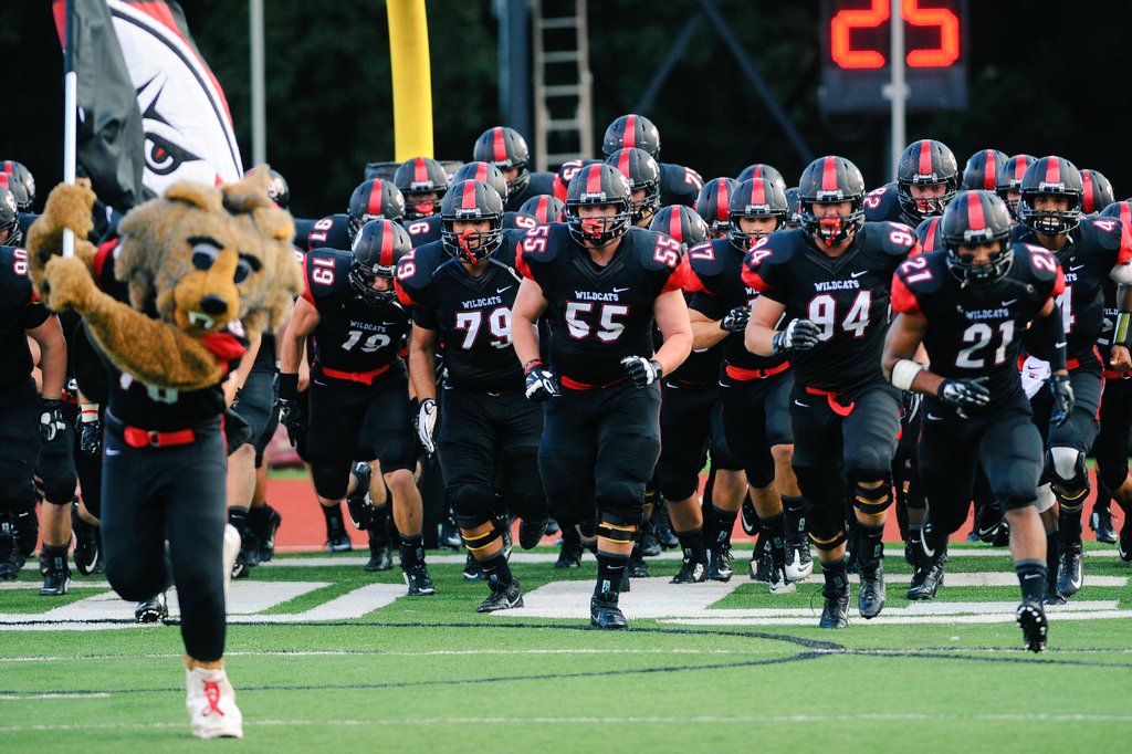 ItsStorytime18's tweet photo. Blessed to say I am officially committed to Davidson College to play college football 🏈🙌 https://t.co/d028drFS0t