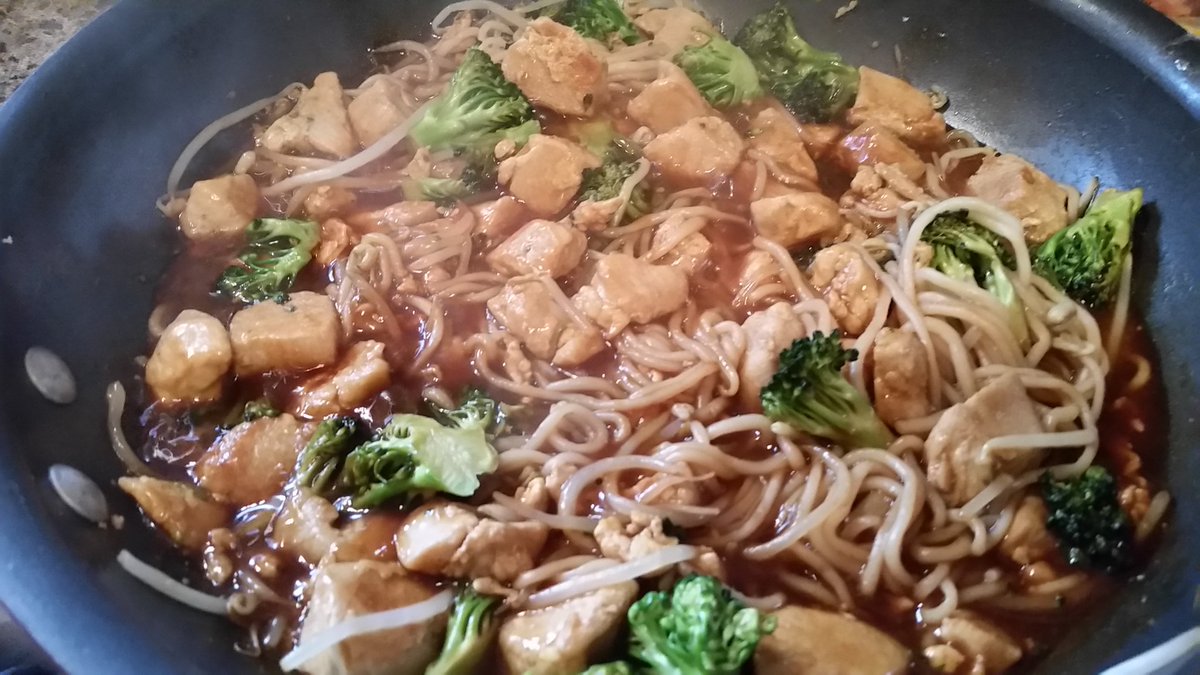 kdawgone's tweet photo. Healthy #PadThai thanks to my discovery of @ThaiFeast and @nuPastaCanada. Only 100cal &amp; 10gCarb/serving (est). https://t.co/Eie9Oe7vxn