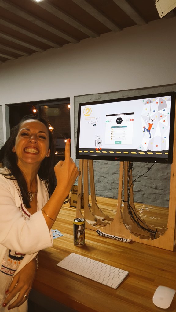 Plugty's tweet photo. Hay una ganadora por ahora y es....@Florenciaclavi4 en #SinergiaTech cc @Sinergiadora https://t.co/fssFyEKdzD