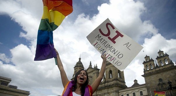 diariocorreo's tweet photo. #Colombia se sumó a la corriente a favor del matrimonio gay. Y el #Perú, ¿para cuándo? >> https://t.co/gml2eS0XGC https://t.co/YsJDz7EPIF