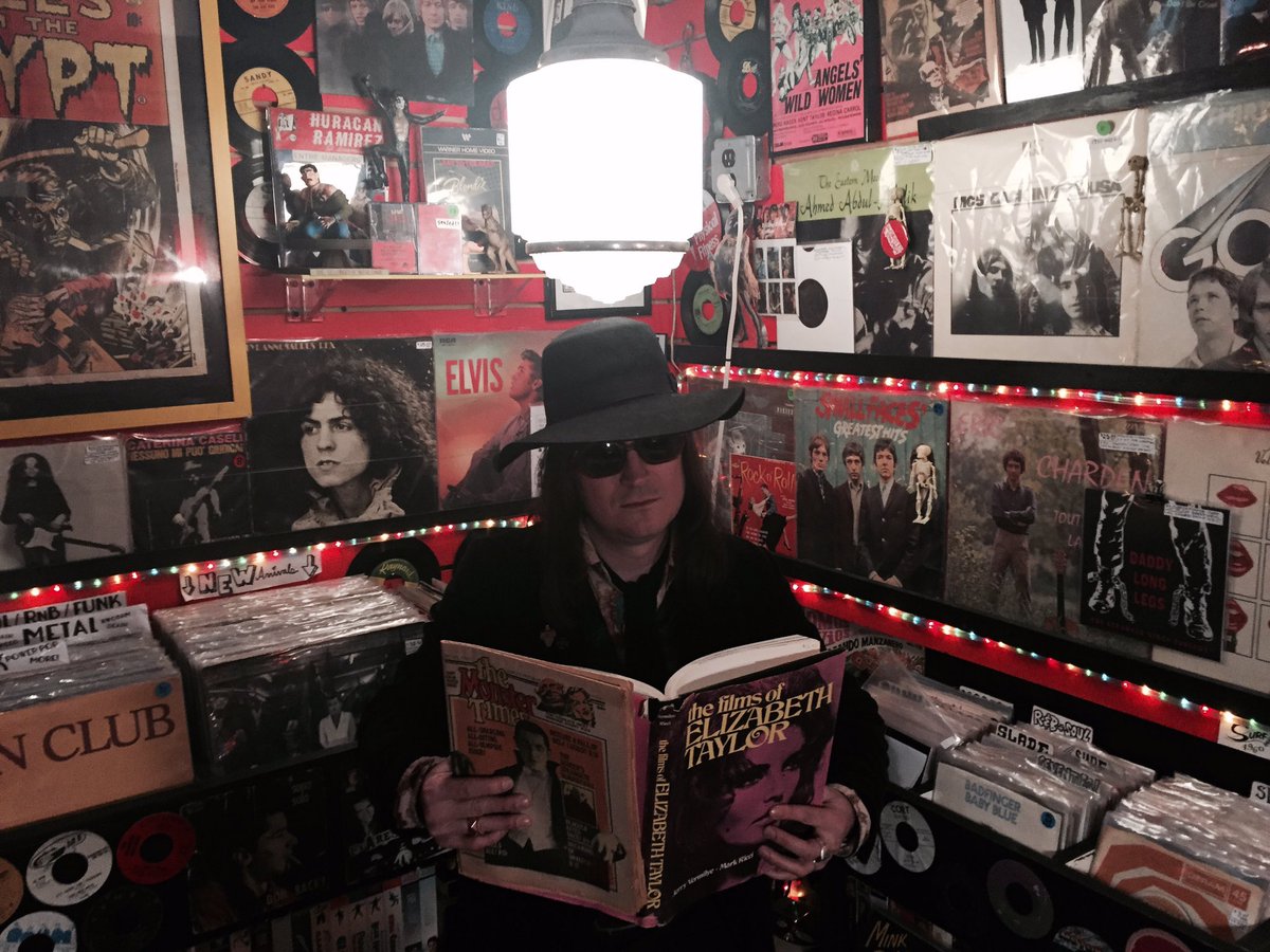 DADDYLONGLE6S's tweet photo. #JoshStyles record boutique #RebelRouser! Visit today, tomorrow & often. https://t.co/bWk3v62ecE