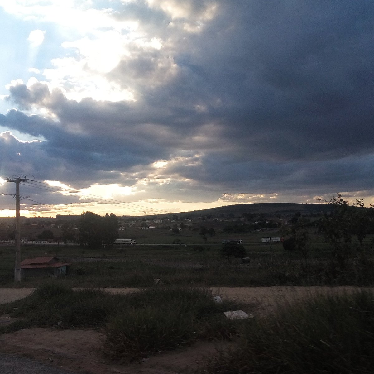 Além do horizonte existe um lugar, bonito e tranquilo pra gente se amar...