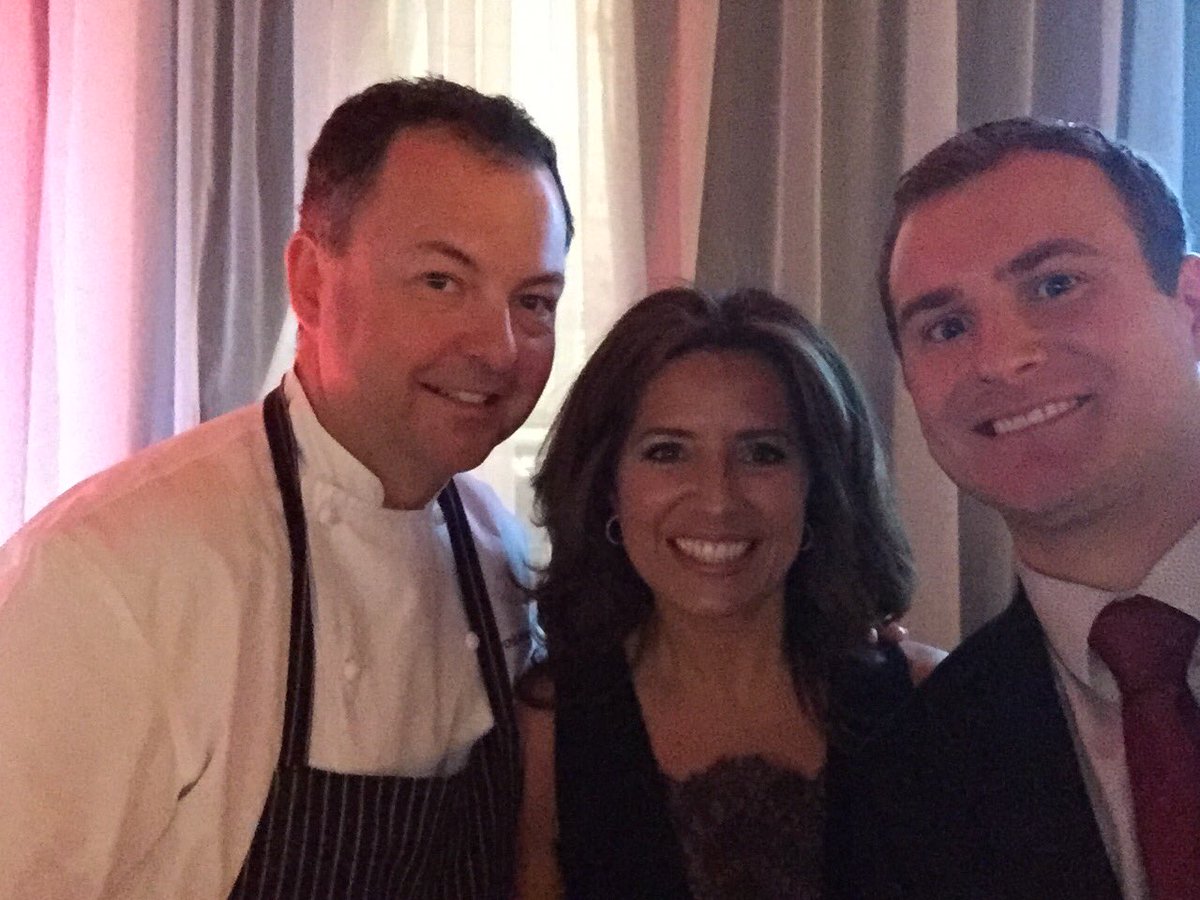 aaronbalinskyAC's tweet photo. .@ACbambina and @ChefHawksworth at #Wanderluxe in support of @sickkids. #ACFoundation https://t.co/9jBh1G07Qg