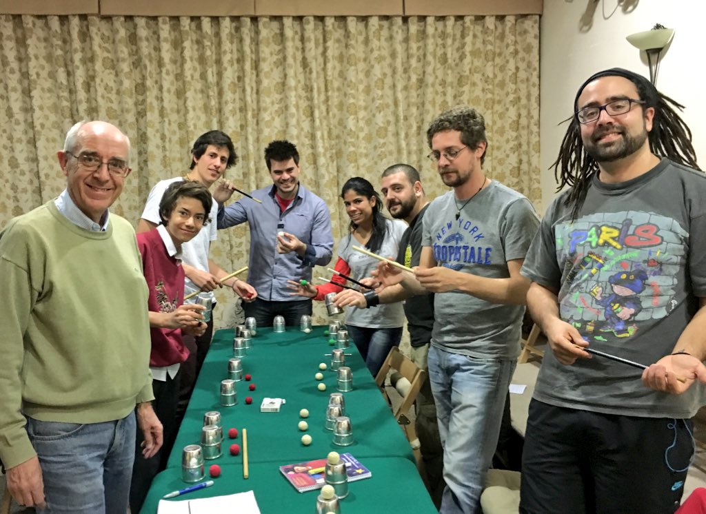 PrestigioManuV's tweet photo. Bueno, era jueves 7😄 pero me lo pasé igualmente genial dando clases en La Gran #Escuela de #Magia "#AnaTamariz" 🎩 https://t.co/GsxshI89Oe