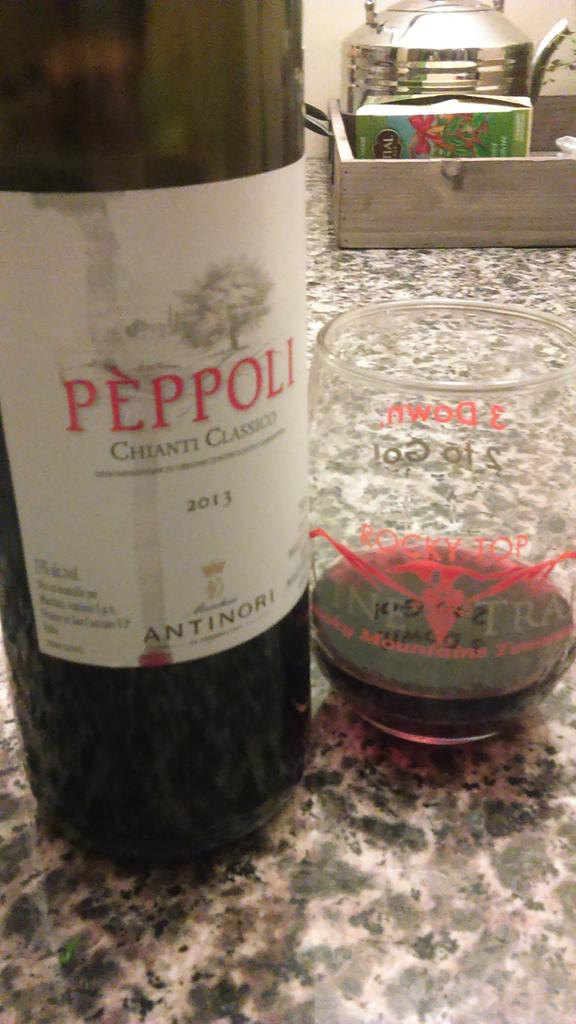 BenjaminsClub's tweet photo. Peppoli with some salmon & brussel sprouts! #wine #winenight #redwine #Italy #chianticlassico #Trump2016 #wine2016 https://t.co/75K9H0ZvnS