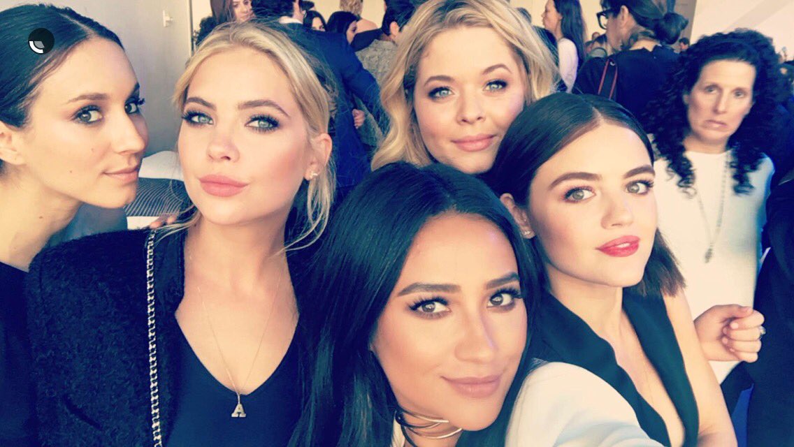 CarlottaPara's tweet photo. #OMG This photo is perfect❤️...Is seriously my #GOALS #pllcast #killthem 
@PLLTVSeries #shaysnap https://t.co/9gXKTWWylc