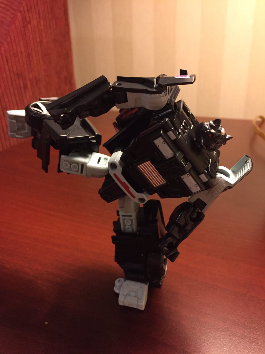 diecast2's tweet photo. And here is half head! #botcon16 https://t.co/Rw3o4YmKfX