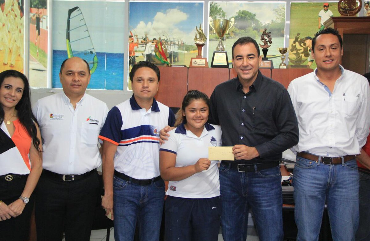 PPGuillermoArce's tweet photo. @GobEdoQRoo otorgo a los atletas medallistas #ON2015 el estímulo correspondiente a sus becas deportivas #felicidades https://t.co/2KQO7ONrna