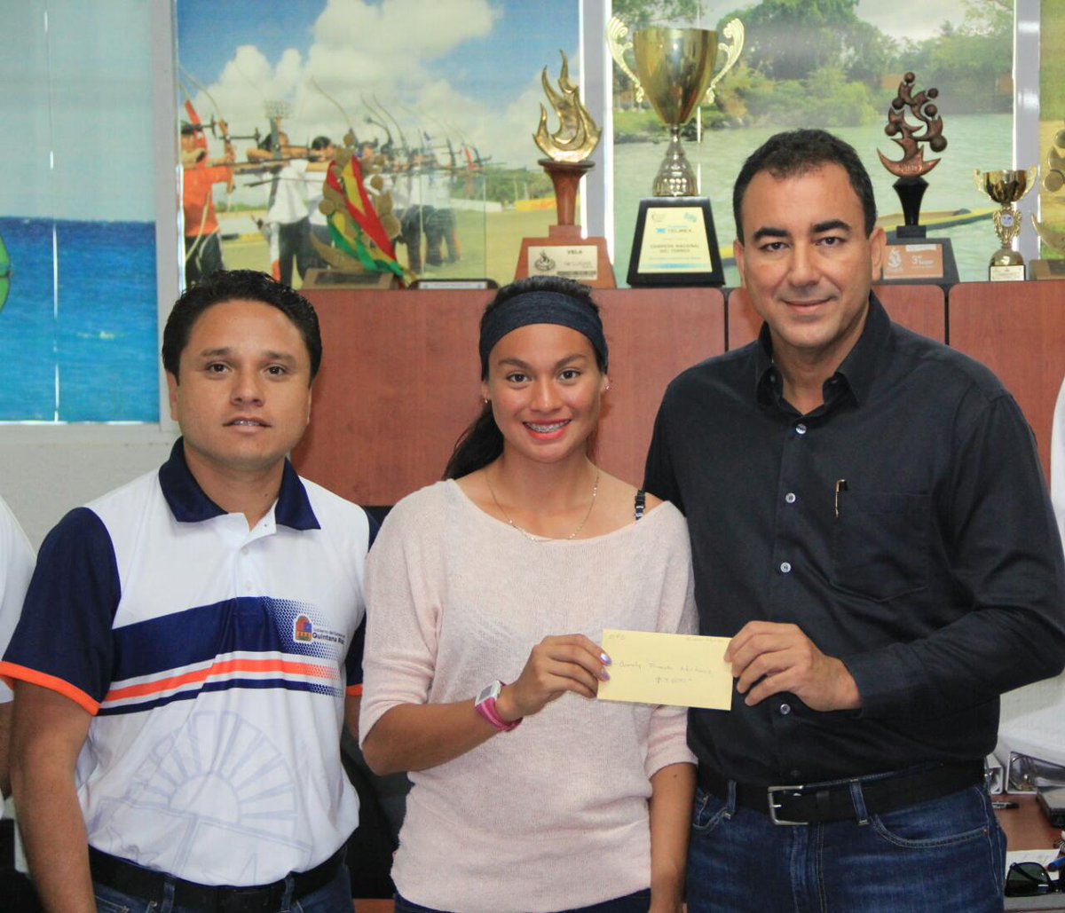 PPGuillermoArce's tweet photo. @GobEdoQRoo otorgo a los atletas medallistas #ON2015 el estímulo correspondiente a sus becas deportivas #felicidades https://t.co/2KQO7ONrna