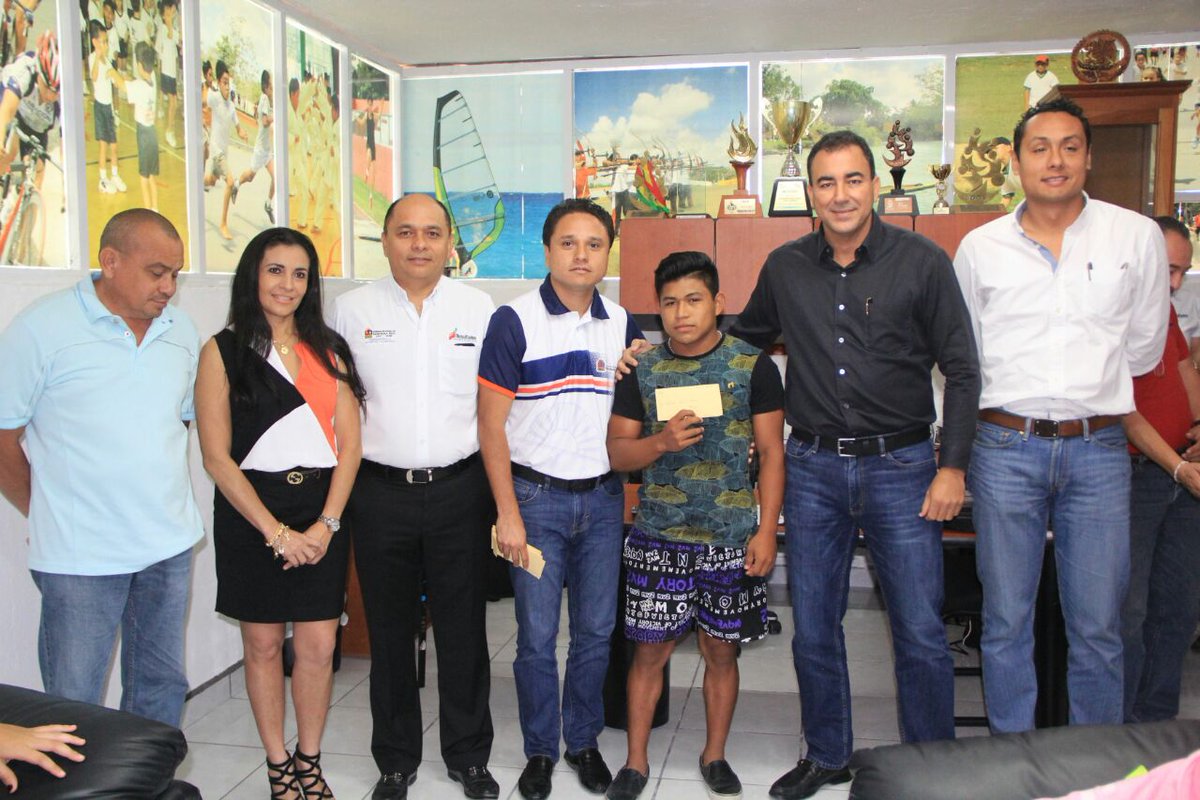 PPGuillermoArce's tweet photo. @GobEdoQRoo otorgo a los atletas medallistas #ON2015 el estímulo correspondiente a sus becas deportivas #felicidades https://t.co/2KQO7ONrna