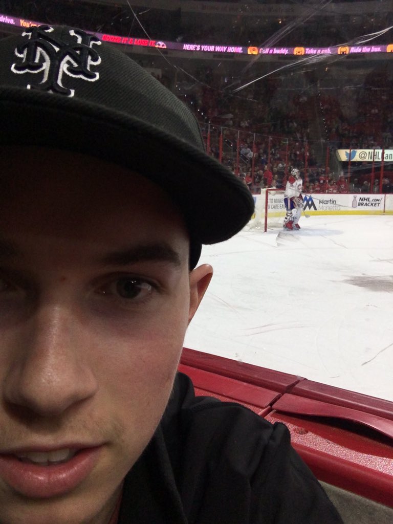 Selfie with the big bro!! #habs <a href="/CharlieLindgren/">CharlieLindgren35</a> <a href="/CanadiensMTL/">Canadiens Montréal</a>