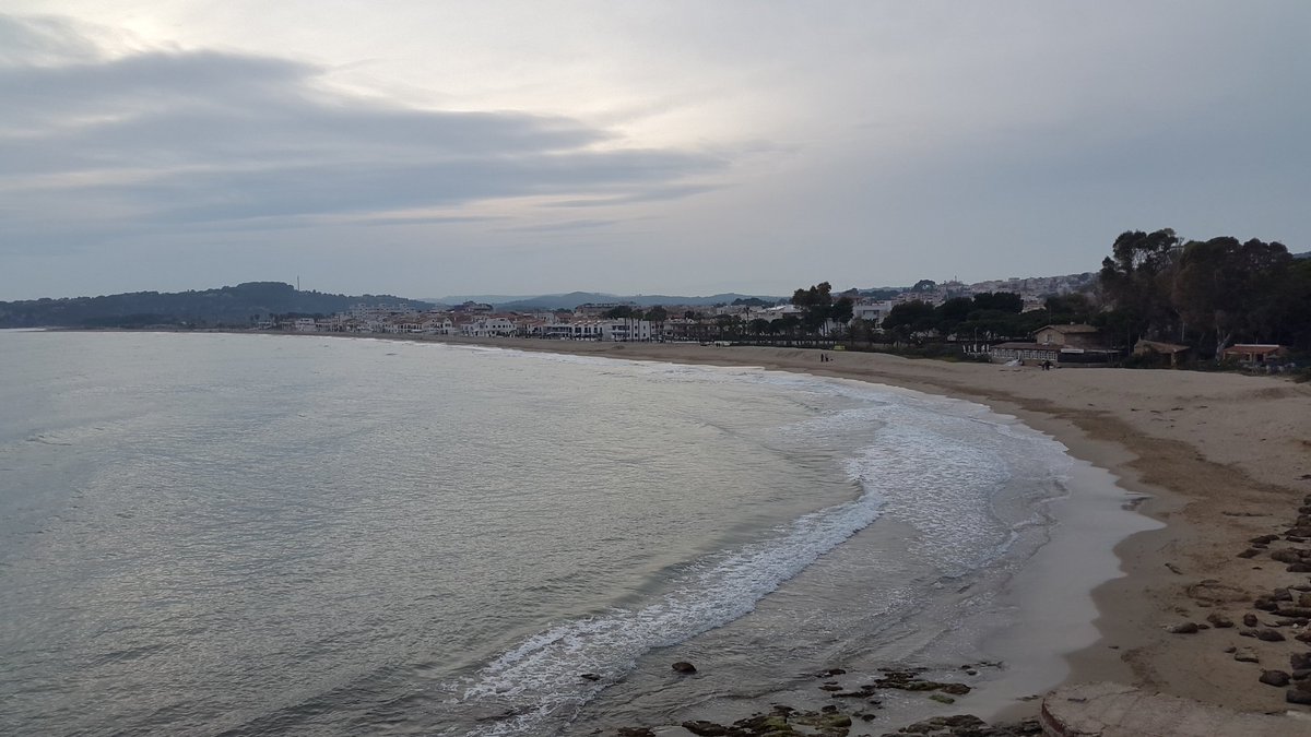 Hola! 
Por fin viernes... que poquito queda para disfrutar de las playas!! 
Que tengáis un buen dia!