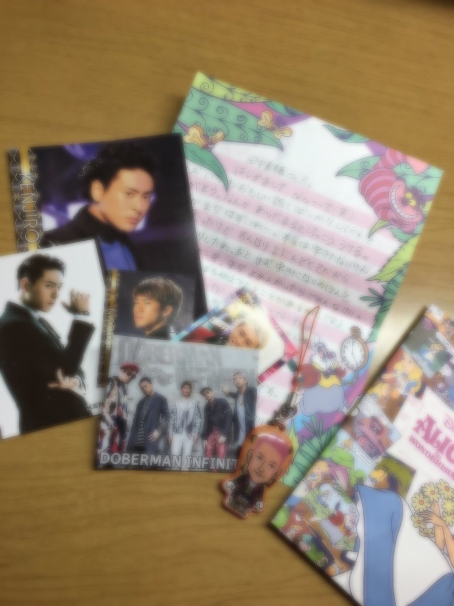_____0701__'s tweet photo. そら！✉届いたよ!!!

めっちゃ嬉しかった😝
ありがとう!!!

中務さん大事に飾っておきます！

画像あえてぼかしました。（笑） https://t.co/g3lqACMyP3