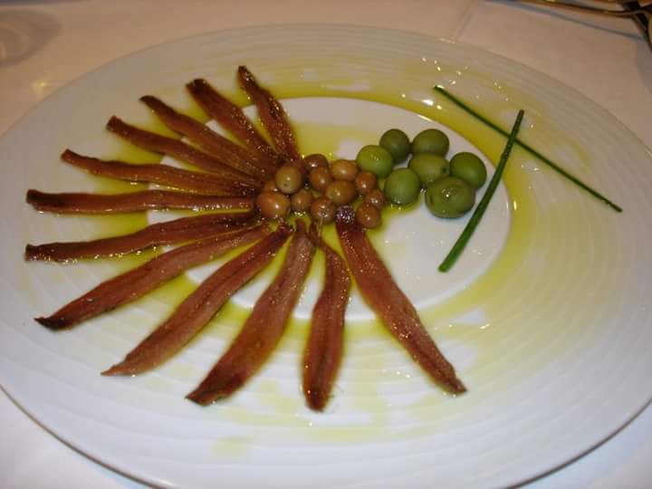 caprichohelena's tweet photo. Buenos días. Comenzamos jornada recordando este delicioso plato de #anchoas en #layerbita #sobarzo #Cantabria https://t.co/uflYHjwZKX