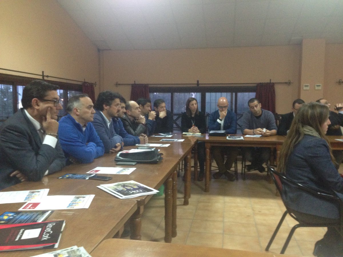 SearoOficial's tweet photo. Reunidos hoy con nuestro alcalde @jm_villalobos. #Utrera #Empresarios https://t.co/EmBaSZQsGO