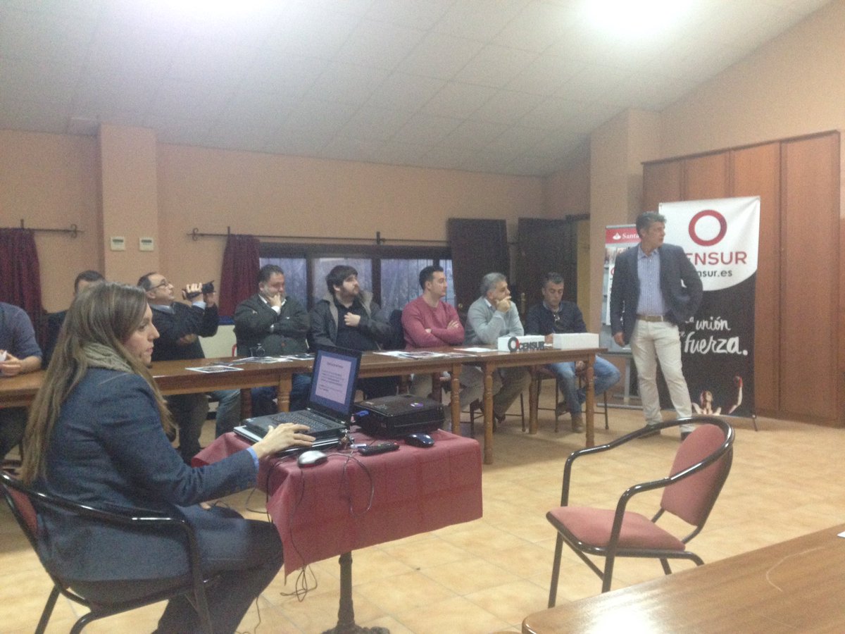 SearoOficial's tweet photo. Reunidos hoy con nuestro alcalde @jm_villalobos. #Utrera #Empresarios https://t.co/EmBaSZQsGO