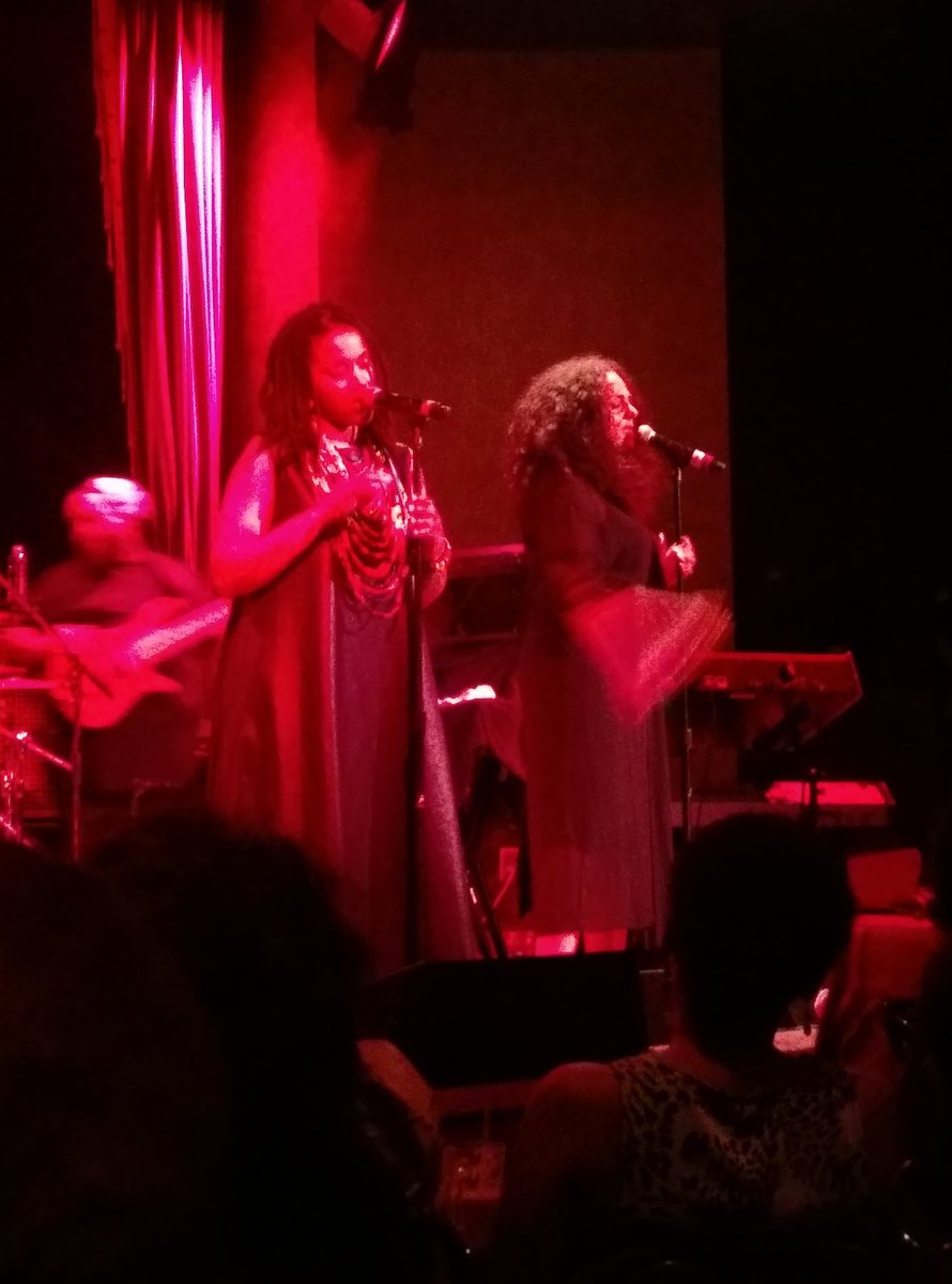 NicT10's tweet photo. #floetry #floetryreunion https://t.co/hIi6PSNOJf