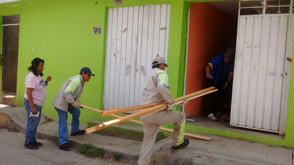 TeT_MContreras's tweet photo. Entrega de materiales para el mejoramiento de la vivienda en la colonia El Ocotal @Fer_MercadoG @DelLaMagdalenaC https://t.co/DkT1VYH85g