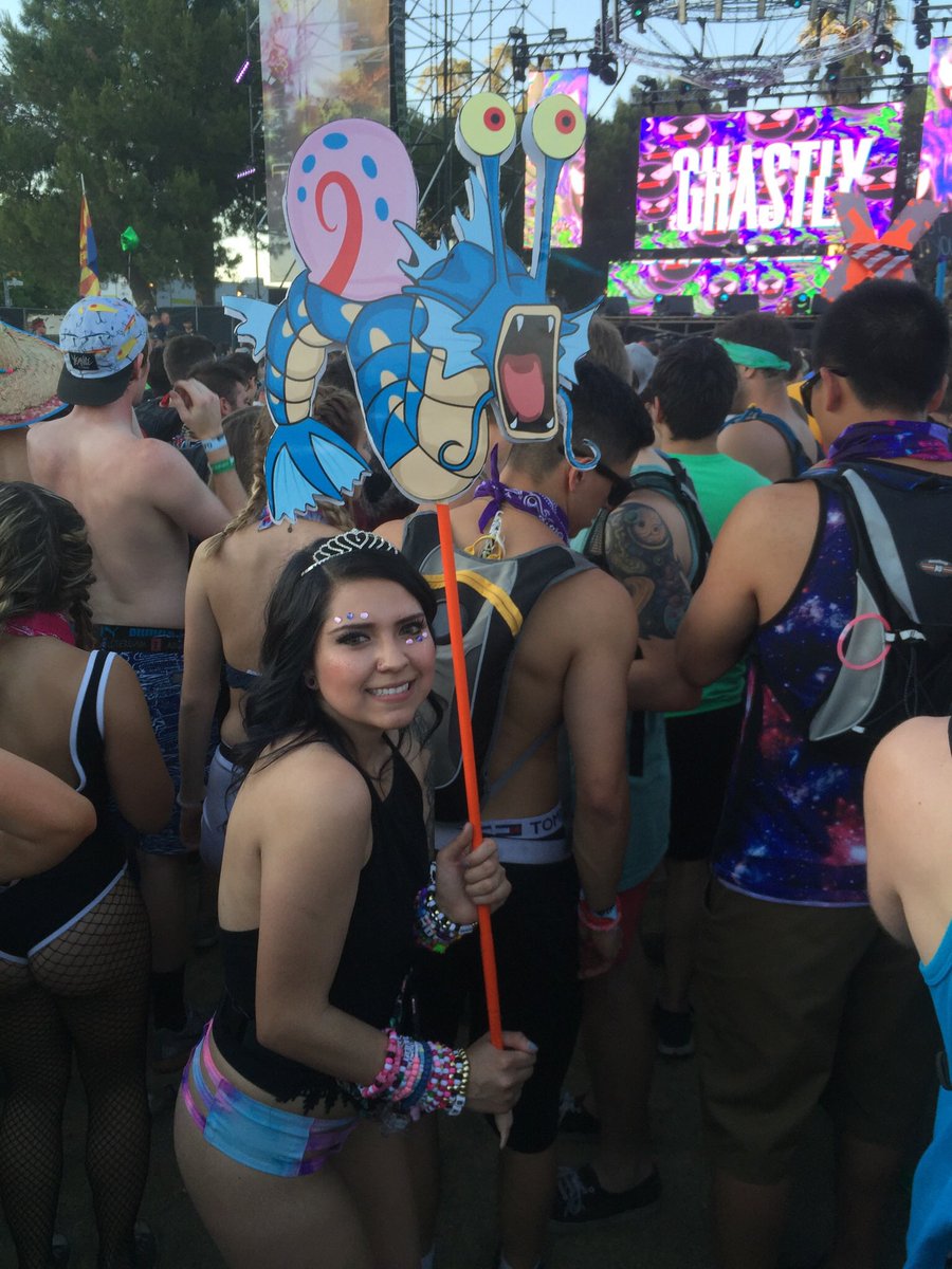 buhbrian12's tweet photo. How awesome is this totem?! #ghastly #GARYdos #pokemon #spongebob https://t.co/DPTMeqeLSV