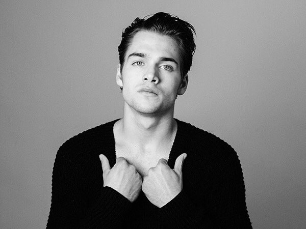 DSprayberry's tweet photo. On the Water Front
By @tylershields
#AWeekWithTyler https://t.co/13ut2mPLLL