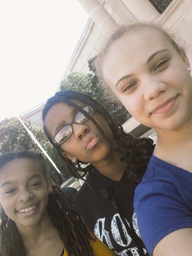 CFCI8thGrade's tweet photo. American dream: to have your best friends with you no matter what
#livelearnshare
#8thgradeDC
RyAnn Jones https://t.co/cx2tzLjD5a