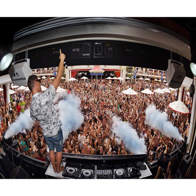 kaskade's tweet photo. Promise there’s a pool in there somewhere. Sat.  kicks it off + I’ll keep it going all summer. U in?@EncoreBeachClub https://t.co/NTBqqTyBir