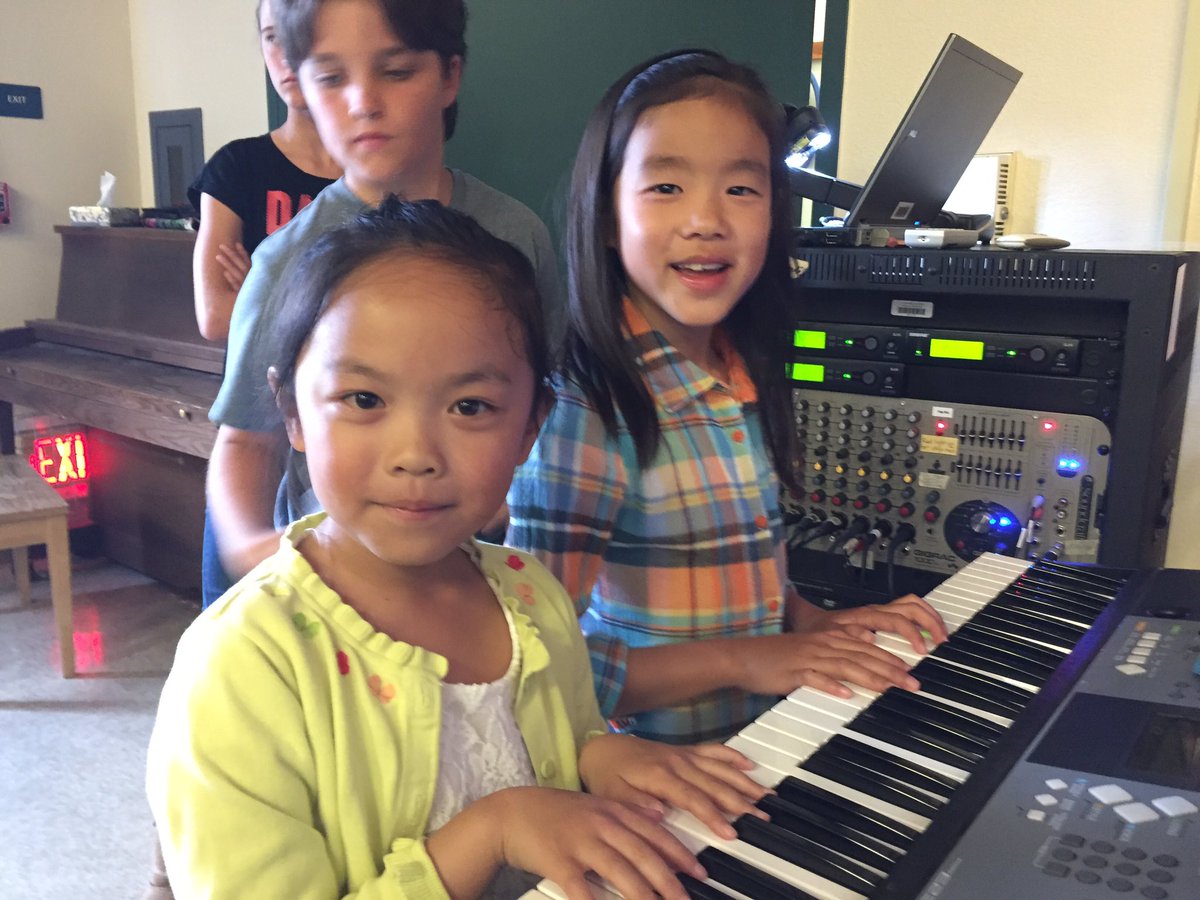 EdisonOtters's tweet photo. Amazing 1st &amp; 2nd grade concert w/ Earth themed songs. Thanks Mr. Foltz! #MusicEducation https://t.co/Wg03RbGsz9