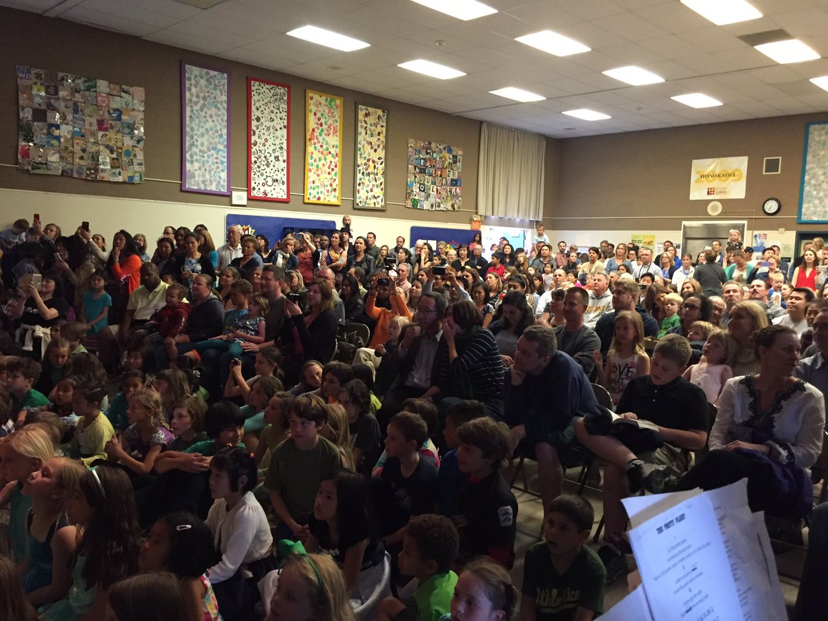 EdisonOtters's tweet photo. Multimedia, guest performers, and a packed house. It was awesome! https://t.co/XAxPnyXjPa