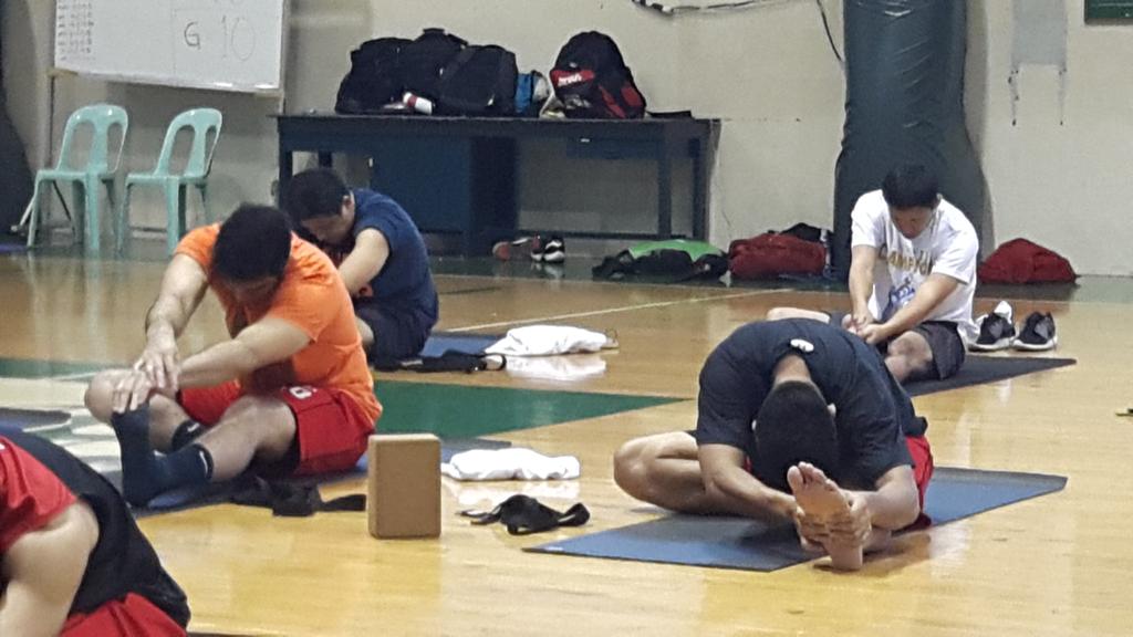 dbuzzketball's tweet photo. Yoga time for ginebra team now at greenmeadows gym https://t.co/wRW3Ejfynk