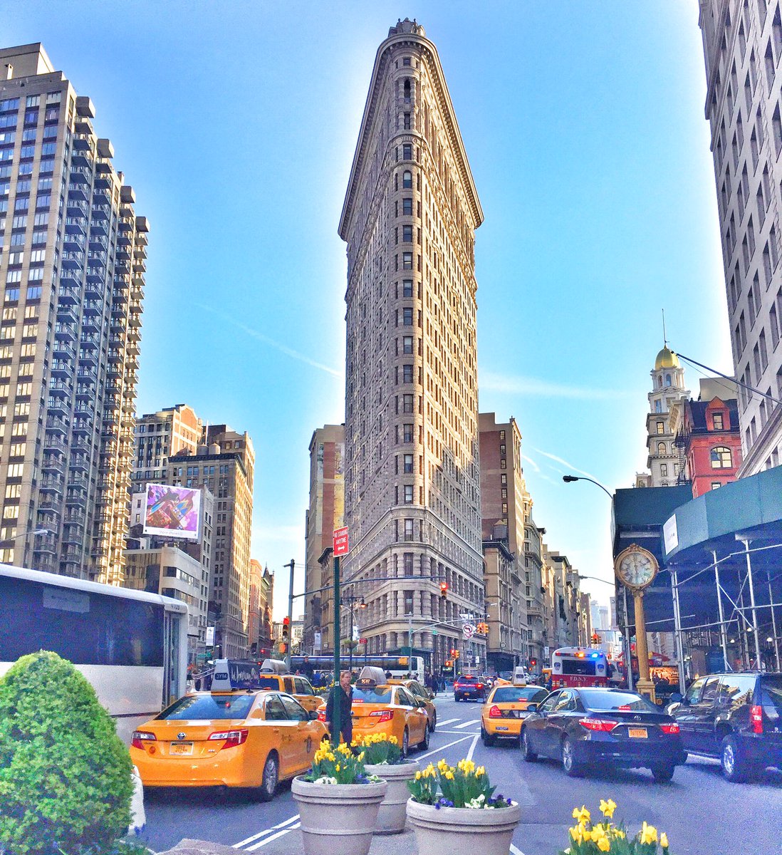 leisamercer's tweet photo. Location Scouting day... Love this city! #locationscouting #worktravels #nyc #flatiron #locationshoot https://t.co/1oT0ez64lQ