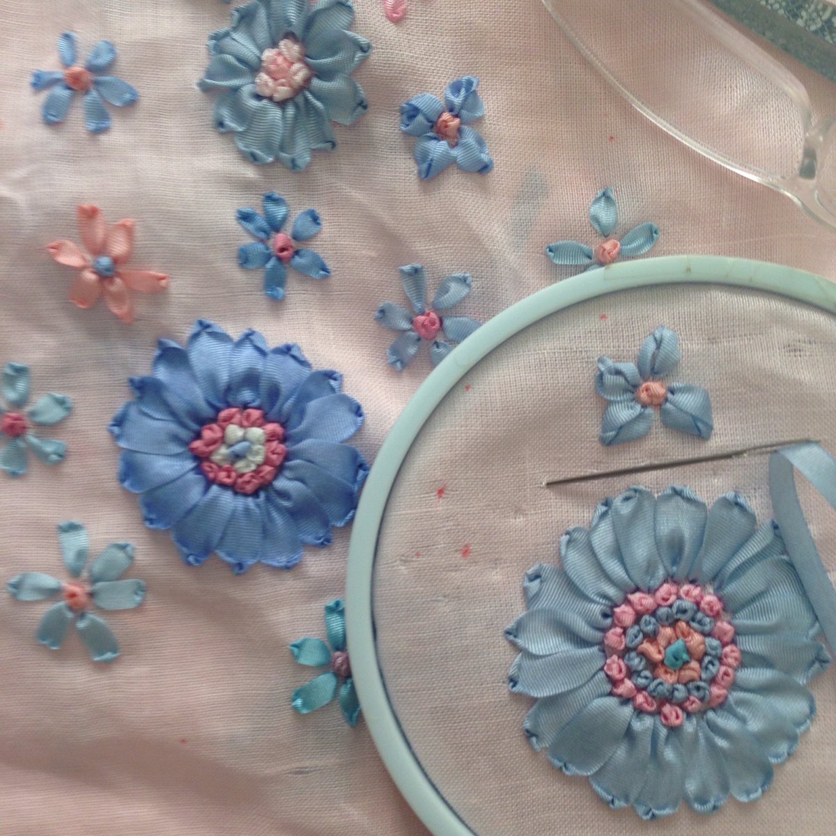 dios07856489's tweet photo. En lino rosa derramamos Flores para tu niña!!!
Colección Primavera/16 https://t.co/0mWtYfNQU8