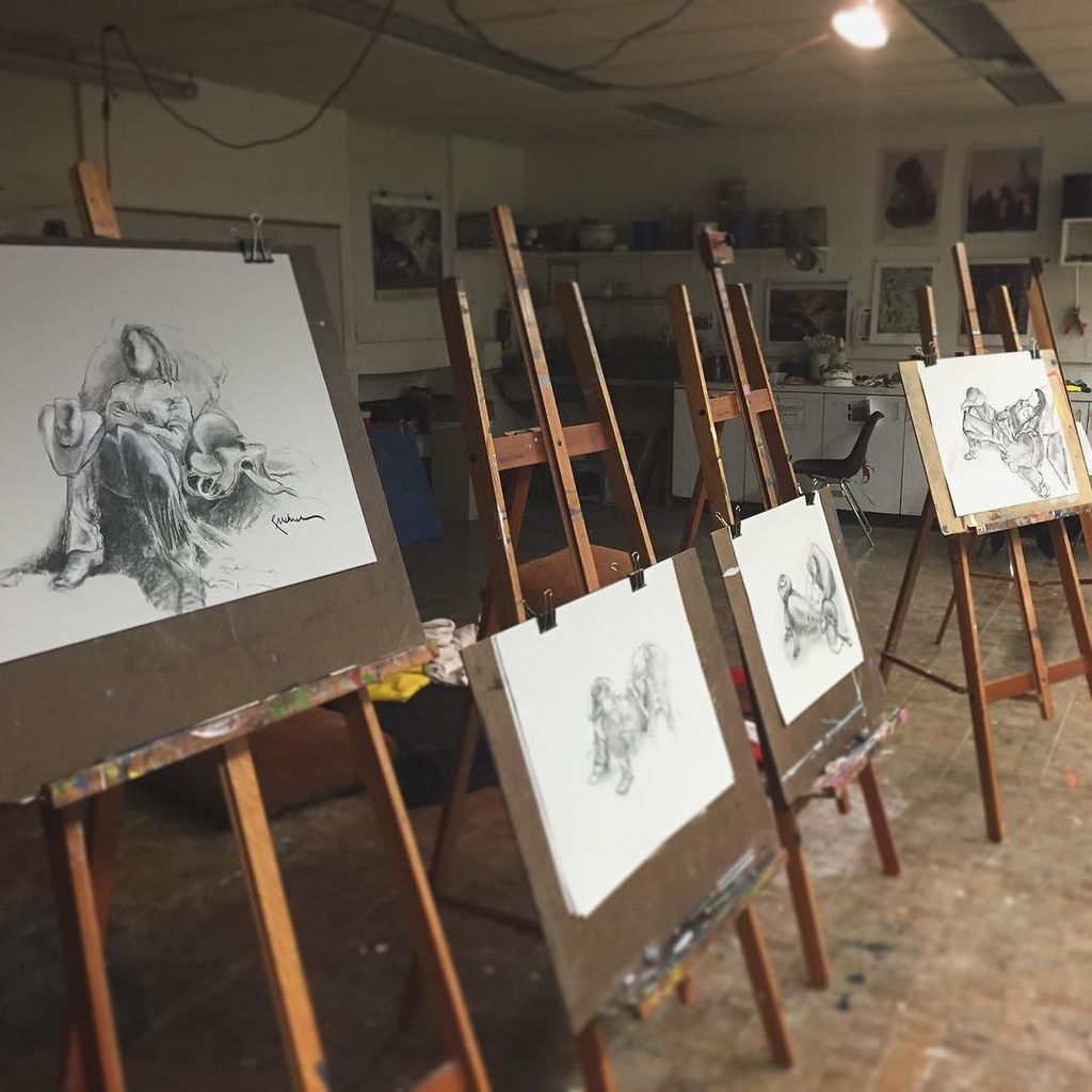 cwwpaintings's tweet photo. Final critique of my figure class! It's been fun and the students did great. Can't wait till next time! #figuredr… https://t.co/80l0rDmWfh