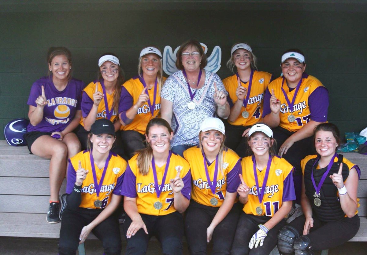 _LGSoftball's tweet image. They #DoItForE every game!