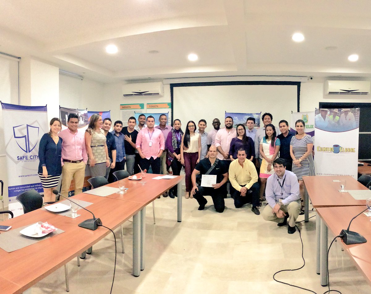 AppscoMacondo's tweet photo. ¡Qué alegría ver nuestros emprendedores felices! Hoy en seguimiento de @Ministerio_TIC @AppsCo en @unisimon https://t.co/nl8JGHBc2n