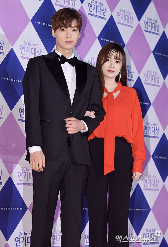 TheDramaKorea's tweet photo. Berita bahagia sekaligus baper pagi ini : Ahn Jae Hyun &amp; Ko Hye Sun akan menikah 21 Mei 2016. https://t.co/wON1wveobt