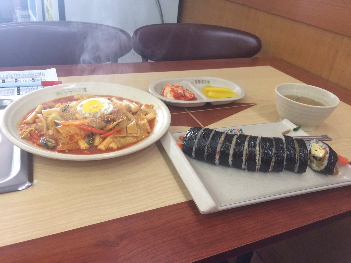 Nazarsaepul's tweet photo. mumpung blum adzan makan dulu .,
#jum'atnterakhirdimesjidanseong https://t.co/0RMU5zYCHE