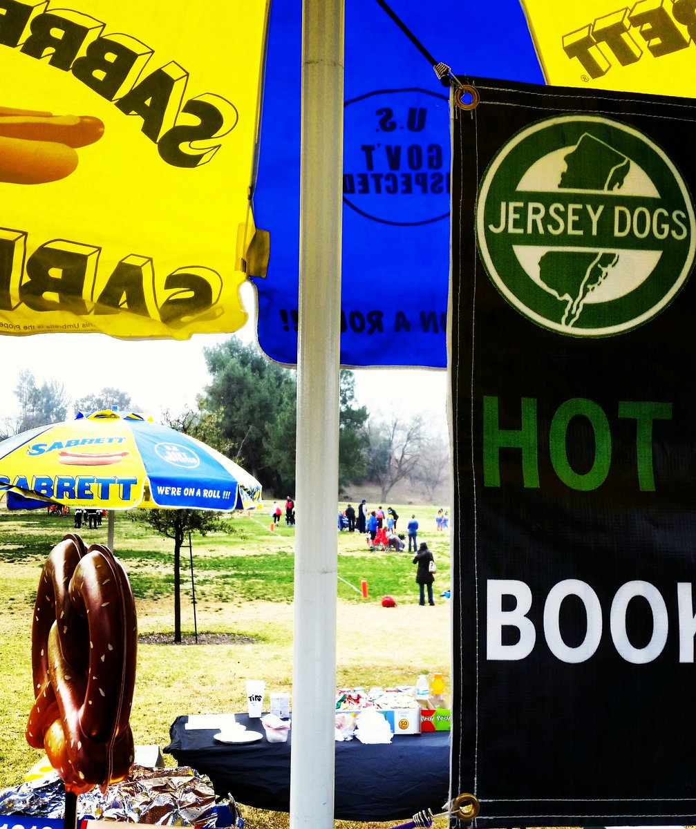 It's been a while but we are back on twitter. #sabrett #Hotdogs #family #events