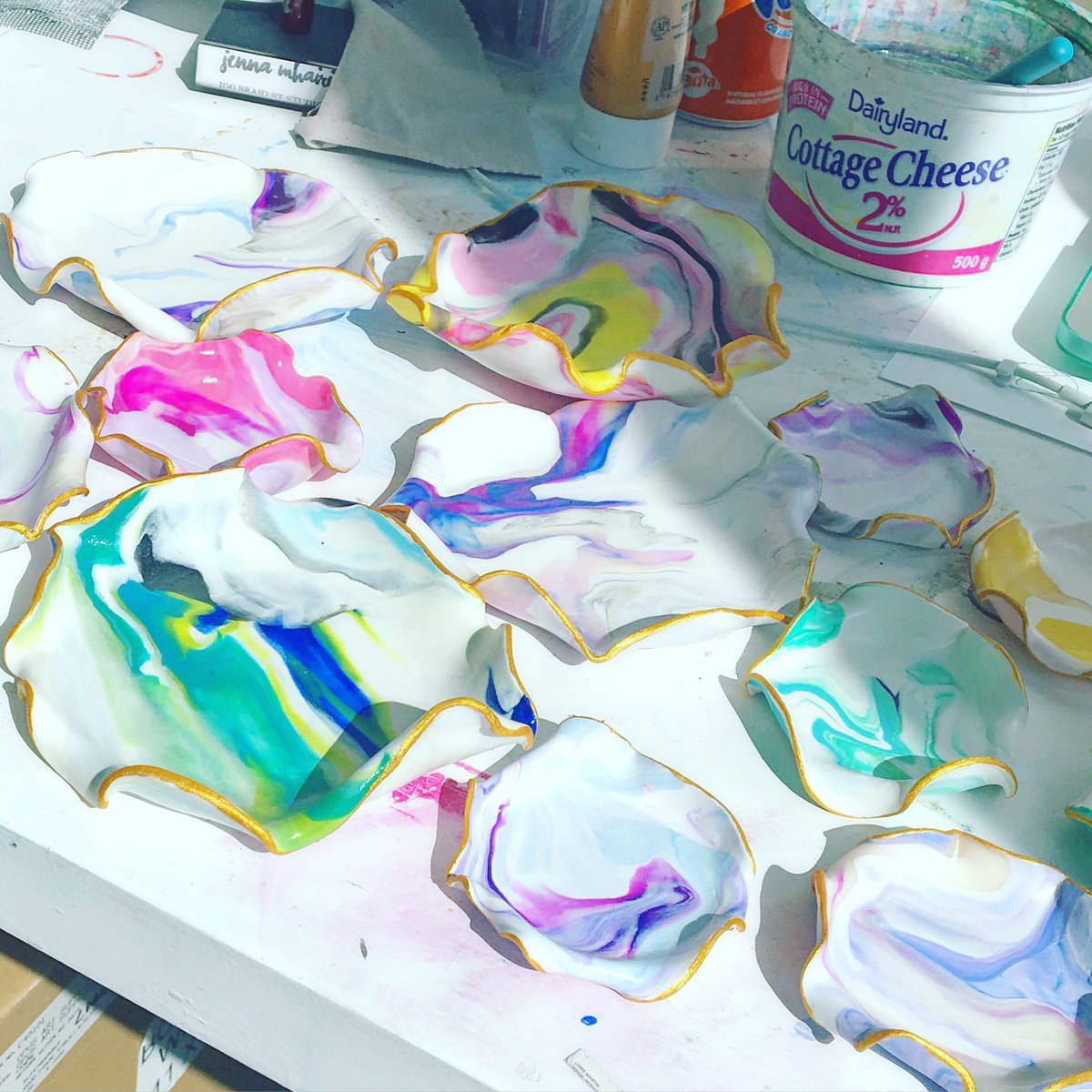 jellaroo's tweet photo. Clay Clamshell Bowls with metallic gold edges and sealed with fancy @ArtResinInc - $20&amp;up in @100BraidSt #yvr #art https://t.co/KorwugkkDV