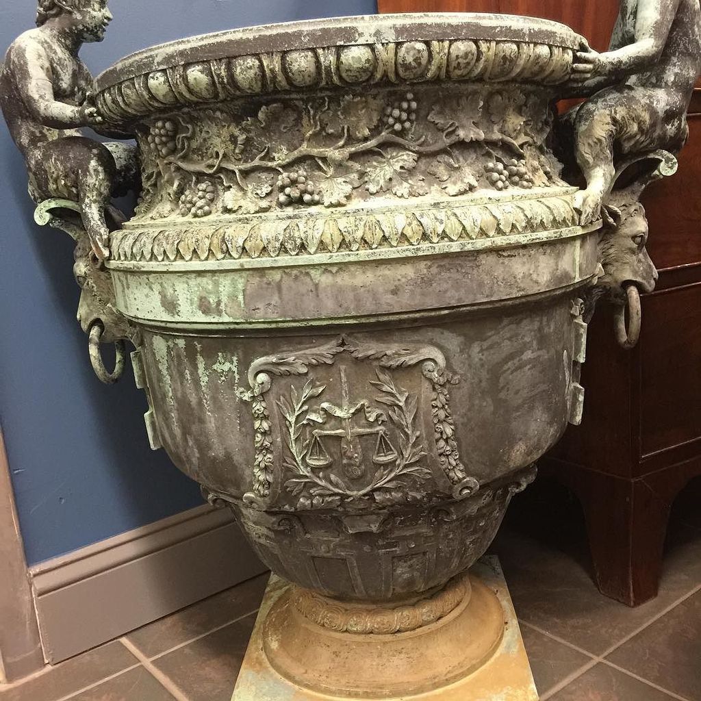 scarsdaleselfi's tweet photo. Gardening time of the year again😎 pair of these #19century #gardenurns at #clarkeauction #westchesterspremieraucti… https://t.co/dGyhRTxQFC