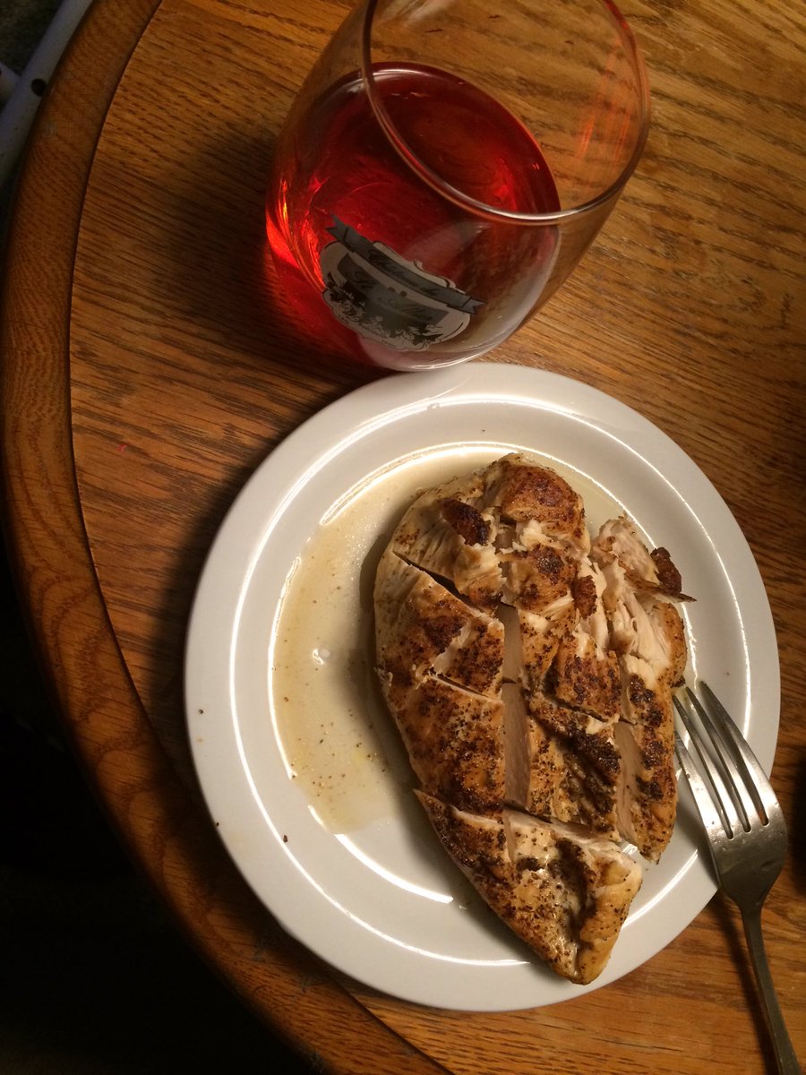 amusejen14's tweet photo. These lovely one person dinners. #mimosa #chickenboob https://t.co/FkE2FqYOua