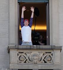 Flip_Flop_Life's tweet photo. Raise your hands of your tired of fighting about Freddie and want to be a family again #DirectionerFam https://t.co/eF5k2iSd5v