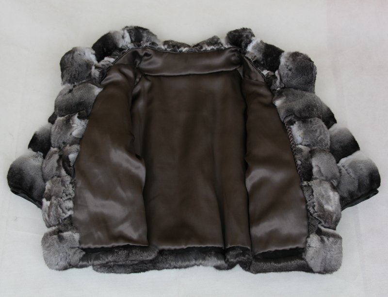 Chinchilla fur coat with satin belt #chinchillafurcoat  #fashion #shopping #model #design #beautiful #mex #шуба