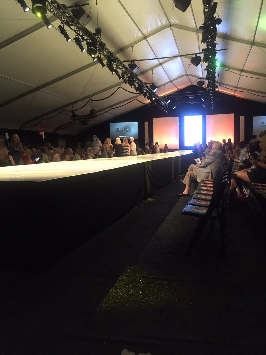 The show's about to start! #FIDMDEBUT #fashionweekelpaseo @palmspringslife @FIDM