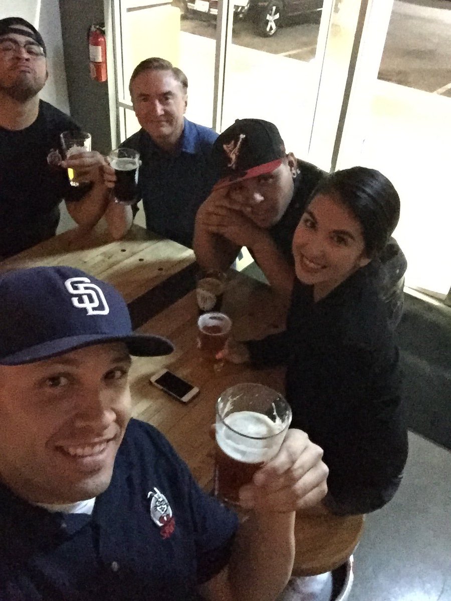 NickyConQueso's tweet photo. #NationalBeerDay @tinmanep Cheers y'all 🍻 https://t.co/BR7FOLKUYn