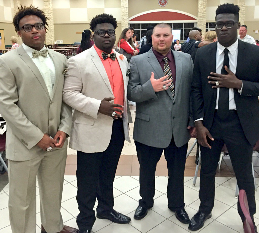 GRHS_CoachDavis's tweet photo. ๐๐๐๐Stay winning up front. Proud of what we've accomplished but don't ๐ด 2 of them coming back #Trenchmen #Dineee https://t.co/A3XBrIPnDD