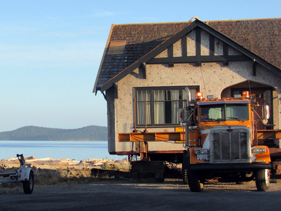 Venerable B.C. homes shipped by barge to U.S. and offered as cheap housing bit.ly/23nknGY #Canada