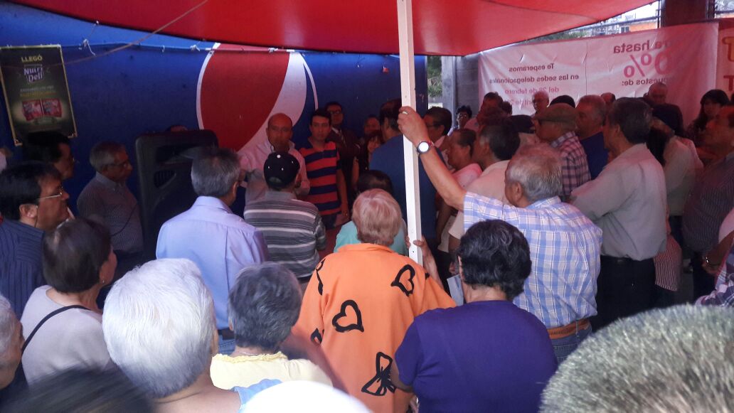 CFE_RATA's tweet photo. VECINOS! AYER TUVIMOS REUNIÓN, CFE OTRA VEZ ESTÁ INTENTANDO CORTARNOS LA LUZ D NUESTRAS CASAS X EL MISMO TEMA!!! https://t.co/OzM41MqVB5