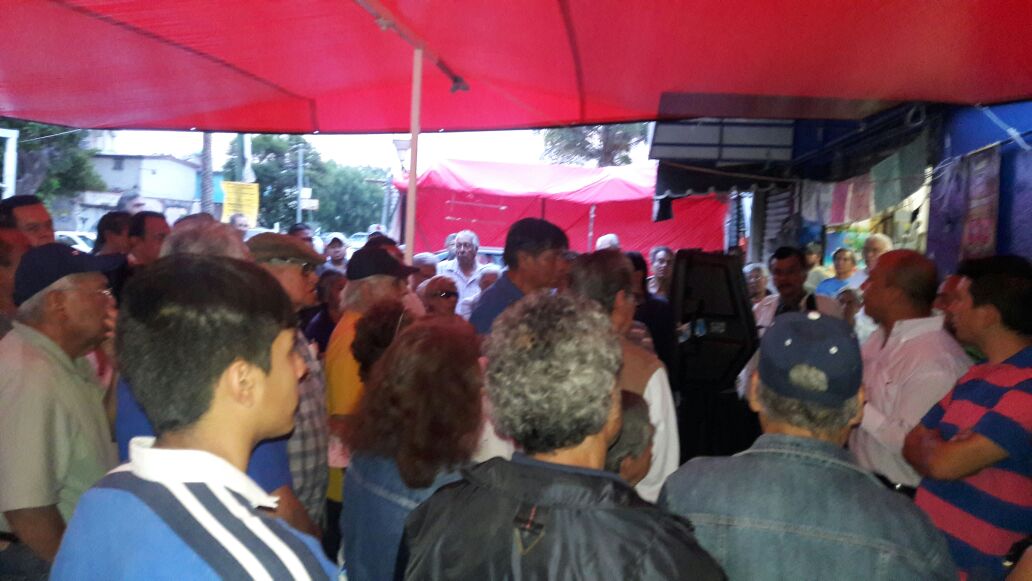 CFE_RATA's tweet photo. VECINOS! AYER TUVIMOS REUNIÓN, CFE OTRA VEZ ESTÁ INTENTANDO CORTARNOS LA LUZ D NUESTRAS CASAS X EL MISMO TEMA!!! https://t.co/OzM41MqVB5