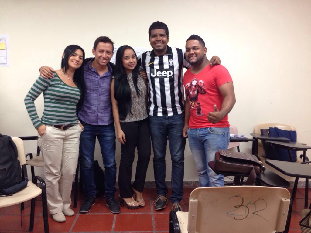 ByHarryGarcia's tweet photo. My Team💪
#CUCEmprende #Canvis #Emprendimiento💡💡💡 #BussinesManager @UniversidadCUC
⭐️⭐️⭐️⭐️⭐️ https://t.co/2uJBKUrIuS